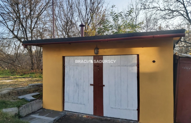 Chrzanów, ul. Kolonia Fabryczna - do sprzedania garaż (z możliwym najemcą)  

  
Oferujemy garaż o powierzchni 26 m2 wraz z dzi