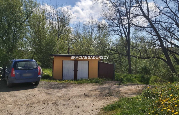 Chrzanów, ul. Kolonia Fabryczna - do sprzedania garaż (z możliwym najemcą)  

  
Oferujemy garaż o powierzchni 26 m2 wraz z dzi