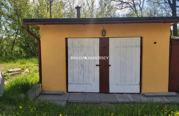 Chrzanów, ul. Kolonia Fabryczna - do sprzedania garaż (z możliwym najemcą)  

  
Oferujemy garaż o powierzchni 26 m2 wraz z dzi