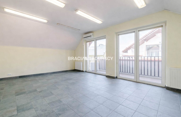 Budynek handlowo-mieszkanly Centrum Skawiny