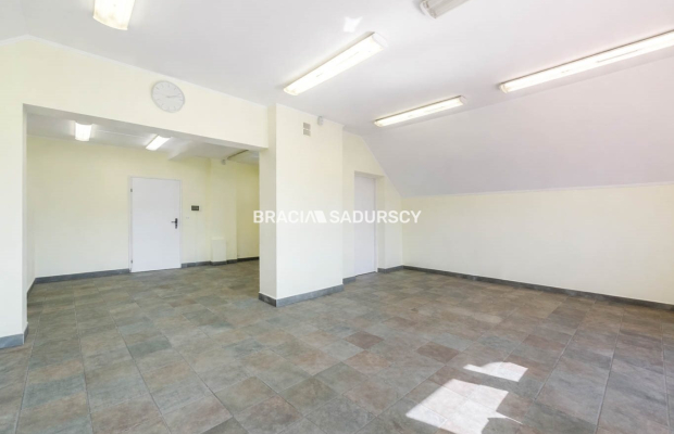 Budynek handlowo-mieszkanly Centrum Skawiny