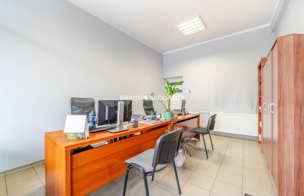 Lokal usługowy obok pl. Bieńczyckiego, parter, 45m