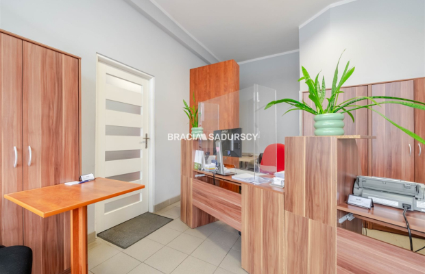 Lokal usługowy obok pl. Bieńczyckiego, parter, 45m