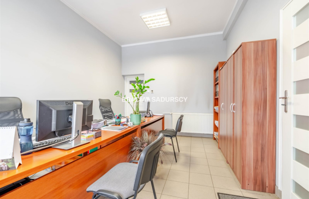 Lokal usługowy obok pl. Bieńczyckiego, parter, 45m