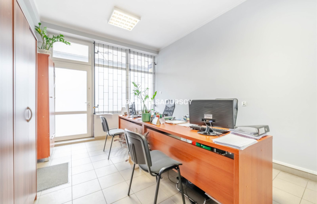 Lokal usługowy obok pl. Bieńczyckiego, parter, 45m