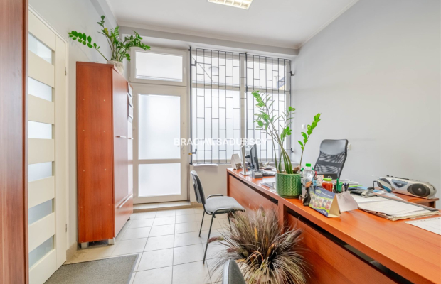 Lokal usługowy obok pl. Bieńczyckiego, parter, 45m