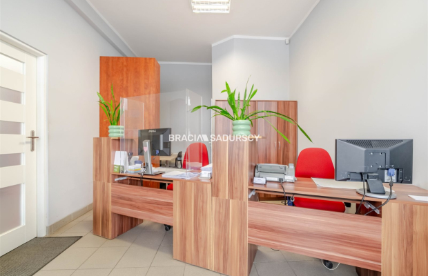 Lokal usługowy obok pl. Bieńczyckiego, parter, 45m