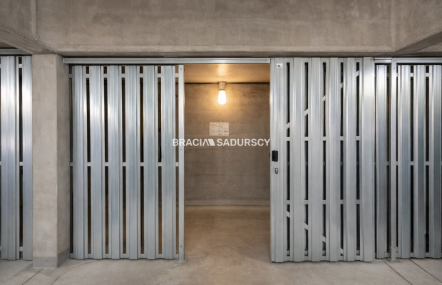 Miejsce postojowe + komórka lokatorska 