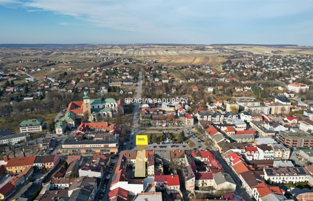 Dochodowa kamienica na Rynku w Miechowie - lokale handlowo-usługowe, wysoka stopa zwrotu    

 Na sprzedaż oferujemy  nieruchom