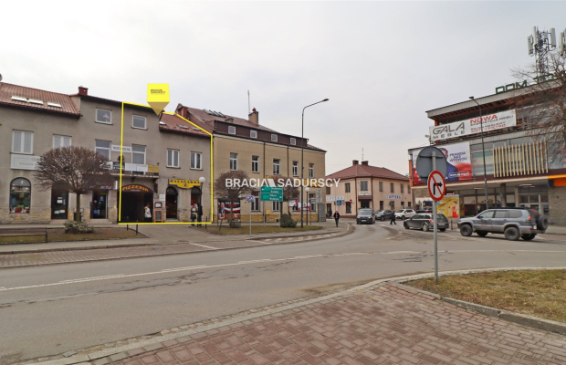 Dochodowa kamienica na Rynku w Miechowie - lokale handlowo-usługowe, wysoka stopa zwrotu    

 Na sprzedaż oferujemy  nieruchom