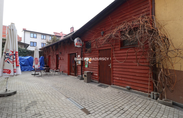 Dochodowa kamienica na Rynku w Miechowie - lokale handlowo-usługowe, wysoka stopa zwrotu    

 Na sprzedaż oferujemy  nieruchom