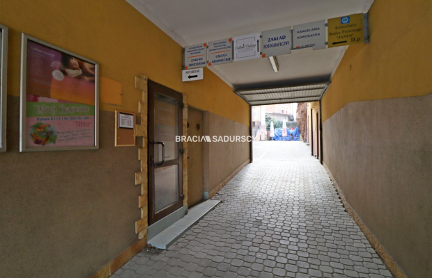 Dochodowa kamienica na Rynku w Miechowie - lokale handlowo-usługowe, wysoka stopa zwrotu    

 Na sprzedaż oferujemy  nieruchom