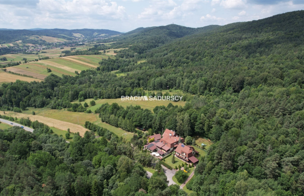 Wyjątkowy obiekt mieszkalno - usługowy o pow. 820 m2 w Iwkowej   

 Oferujemy Państwu unikalną nieruchomość o charakterze miesz