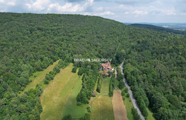 Wyjątkowy obiekt mieszkalno - usługowy o pow. 820 m2 w Iwkowej   

 Oferujemy Państwu unikalną nieruchomość o charakterze miesz