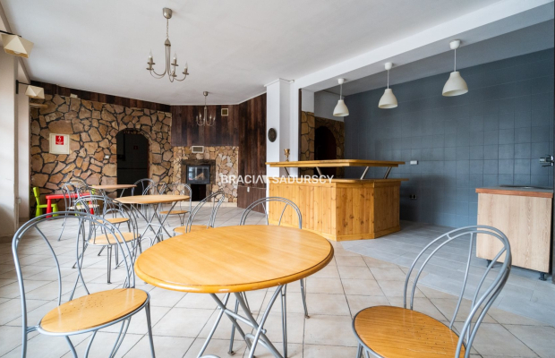 Usługowo-mieszkalny w centrum z własnym parkingiem