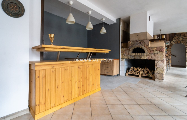 Usługowo-mieszkalny w centrum z własnym parkingiem