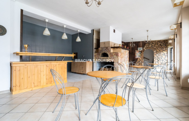 Usługowo-mieszkalny w centrum z własnym parkingiem