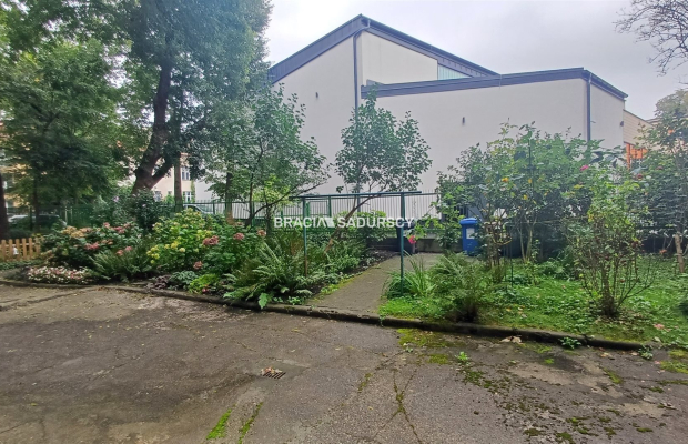 Lokal użytkowy o pow. 45 m 2  blisko centrum i krakowskich uczelni    

  Oferujemy na sprzedaż lokal użytkowy o powierzchni 45