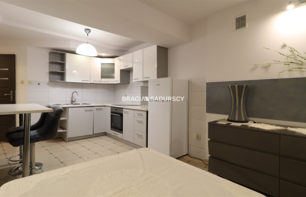 Lokal użytkowy o pow. 45 m 2  blisko centrum i krakowskich uczelni    

  Oferujemy na sprzedaż lokal użytkowy o powierzchni 45