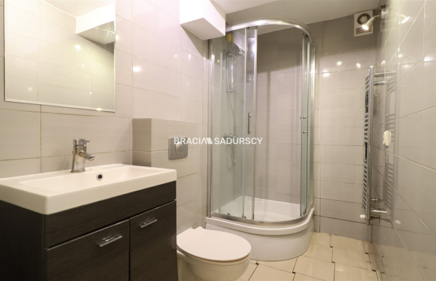 Lokal użytkowy o pow. 45 m 2  blisko centrum i krakowskich uczelni    

  Oferujemy na sprzedaż lokal użytkowy o powierzchni 45