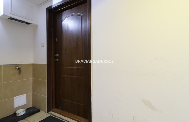 Lokal użytkowy o pow. 45 m 2  blisko centrum i krakowskich uczelni    

  Oferujemy na sprzedaż lokal użytkowy o powierzchni 45