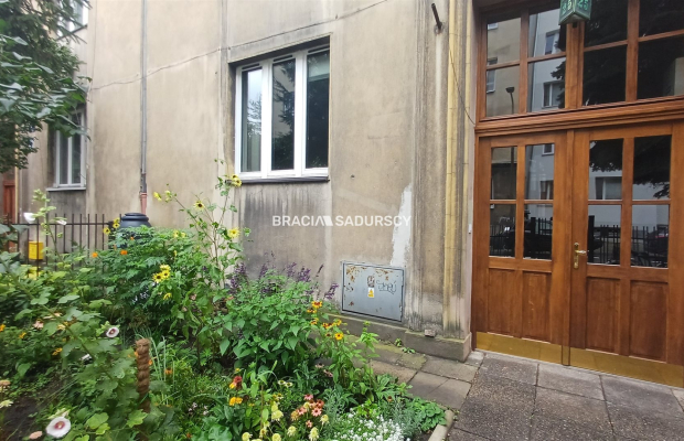 Lokal użytkowy o pow. 45 m 2  blisko centrum i krakowskich uczelni    

  Oferujemy na sprzedaż lokal użytkowy o powierzchni 45