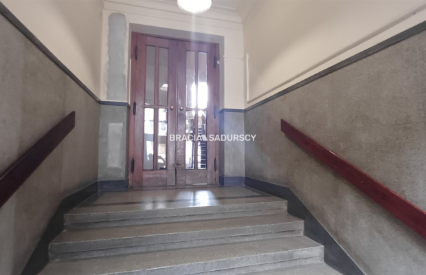 Lokal użytkowy o pow. 45 m 2  blisko centrum i krakowskich uczelni    

  Oferujemy na sprzedaż lokal użytkowy o powierzchni 45