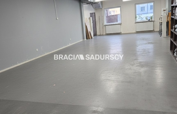 Na sprzedaż przestronny lokal użytkowy o powierzchni 265 m²   
 
Lokal położony na parterze nowoczesnego budynku mieszkalnego w