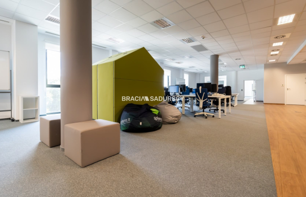 powierzchnia biurowa w nowoczesnym biurowcu