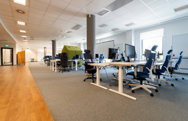 powierzchnia biurowa w nowoczesnym biurowcu