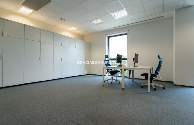 powierzchnia biurowa w nowoczesnym biurowcu