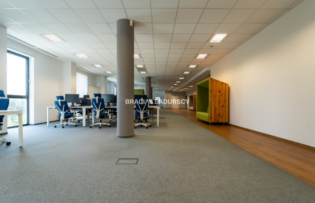 powierzchnia biurowa w nowoczesnym biurowcu