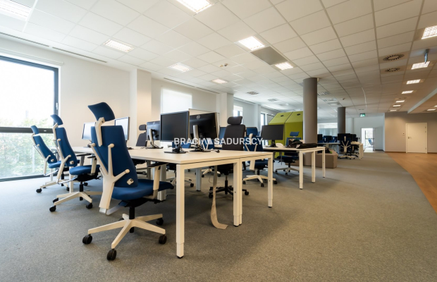 powierzchnia biurowa w nowoczesnym biurowcu