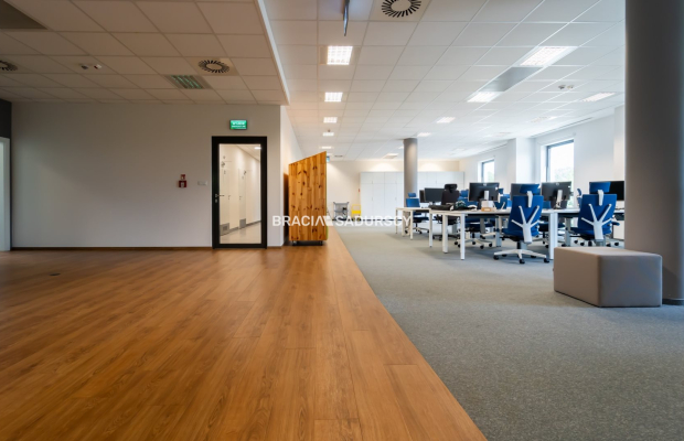 powierzchnia biurowa w nowoczesnym biurowcu