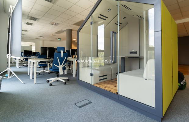 powierzchnia biurowa w nowoczesnym biurowcu