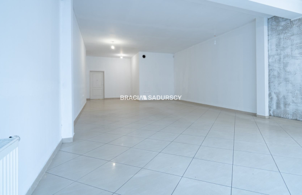 lokal 93m2 parter z witryna wynajem