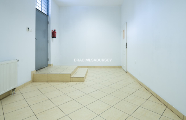 lokal 93m2 parter z witryna wynajem