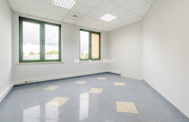 LOKAL OK 15,5 M2 BIUROWY PRĄDNIK BIAŁY -BIUROWIEC