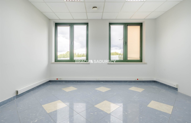 LOKAL OK 15,5 M2 BIUROWY PRĄDNIK BIAŁY -BIUROWIEC