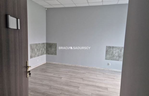 Nieruchomość: biura + magazyn / Półłanki!