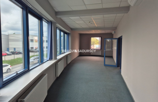 Nieruchomość: biura + magazyn / Półłanki!