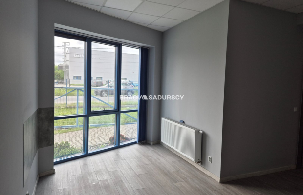 Nieruchomość: biura + magazyn / Półłanki!