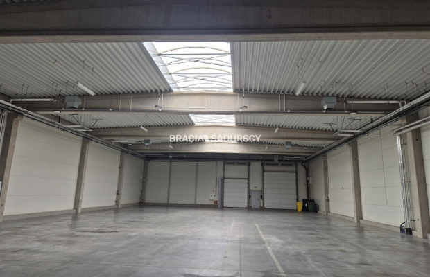 Nieruchomość: biura + magazyn / Półłanki!