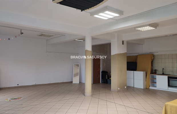 Lokal do wynajęcia w Centrum miejscowości Radziszów.   
Mam przyjemność zaoferować Państwu lokal do wynajęcia  o powierzchni 10