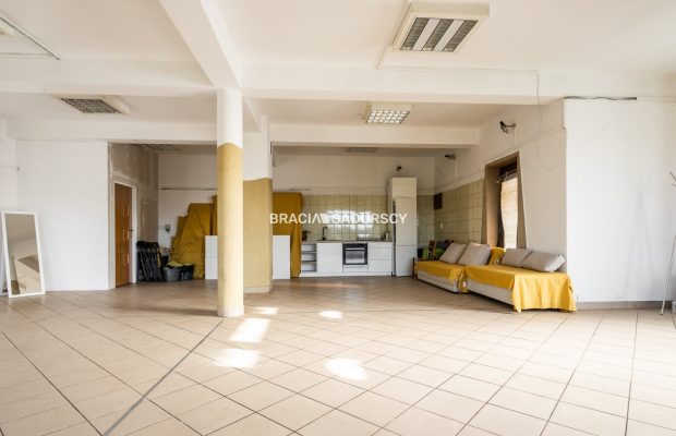 Lokal do wynajęcia w Centrum miejscowości Radziszów.   
Mam przyjemność zaoferować Państwu lokal do wynajęcia  o powierzchni 10