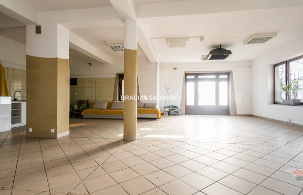 Lokal do wynajęcia w Centrum miejscowości Radziszów.   
Mam przyjemność zaoferować Państwu lokal do wynajęcia  o powierzchni 10