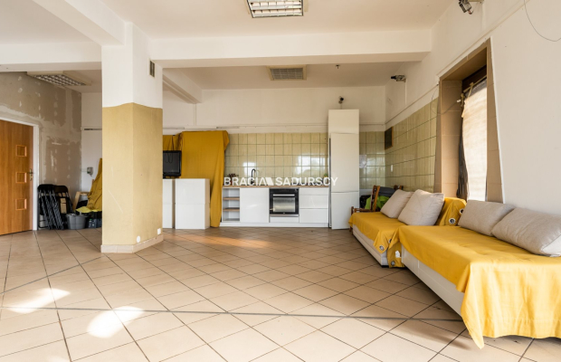 Lokal do wynajęcia w Centrum miejscowości Radziszów.   
Mam przyjemność zaoferować Państwu lokal do wynajęcia  o powierzchni 10