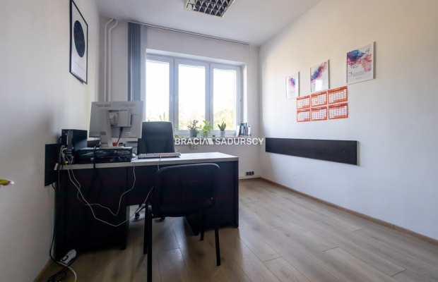 Bronowice, 217m2 biur + parking