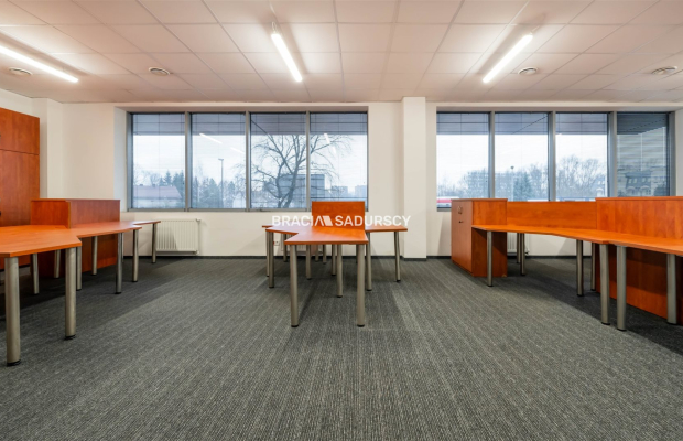 Powierzchnia biurowa z parkingiem - 250m2