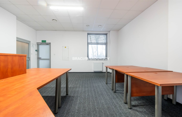 Powierzchnia biurowa z parkingiem - 250m2